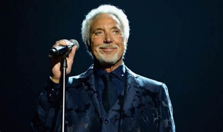 Legendary pop singer Tom Jones and his family Sir tom jones