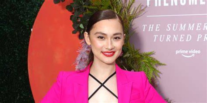 Lola Tung Does Not Have a Confirmed Boyfriend Has a Good Relationship