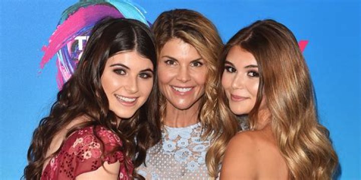 Lori Loughlin and Her Daughters at 2017 Teen Choice Awards POPSUGAR