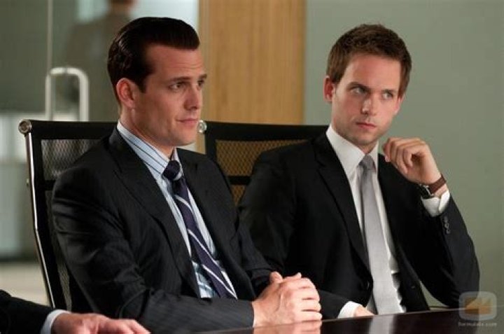 Los personajes Harvey Specter y Mike Ross en 'Suits La clave del éxito