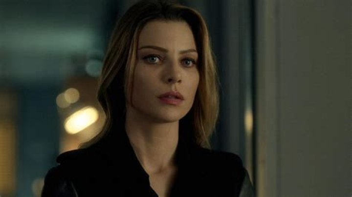Lucifer Season 6 Chloe Decker finds she is pregnant after reuniting