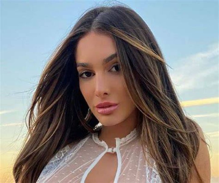 Lyna Perez (Instagram Star) Wiki, Bio, Age, Height, Weight, Boyfriend