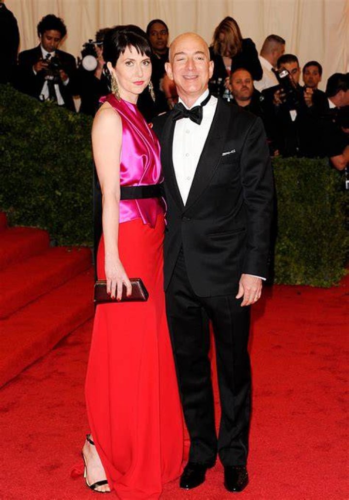 Mackenzie Scott Husband Dan Jewett Age Trending News 8488g1