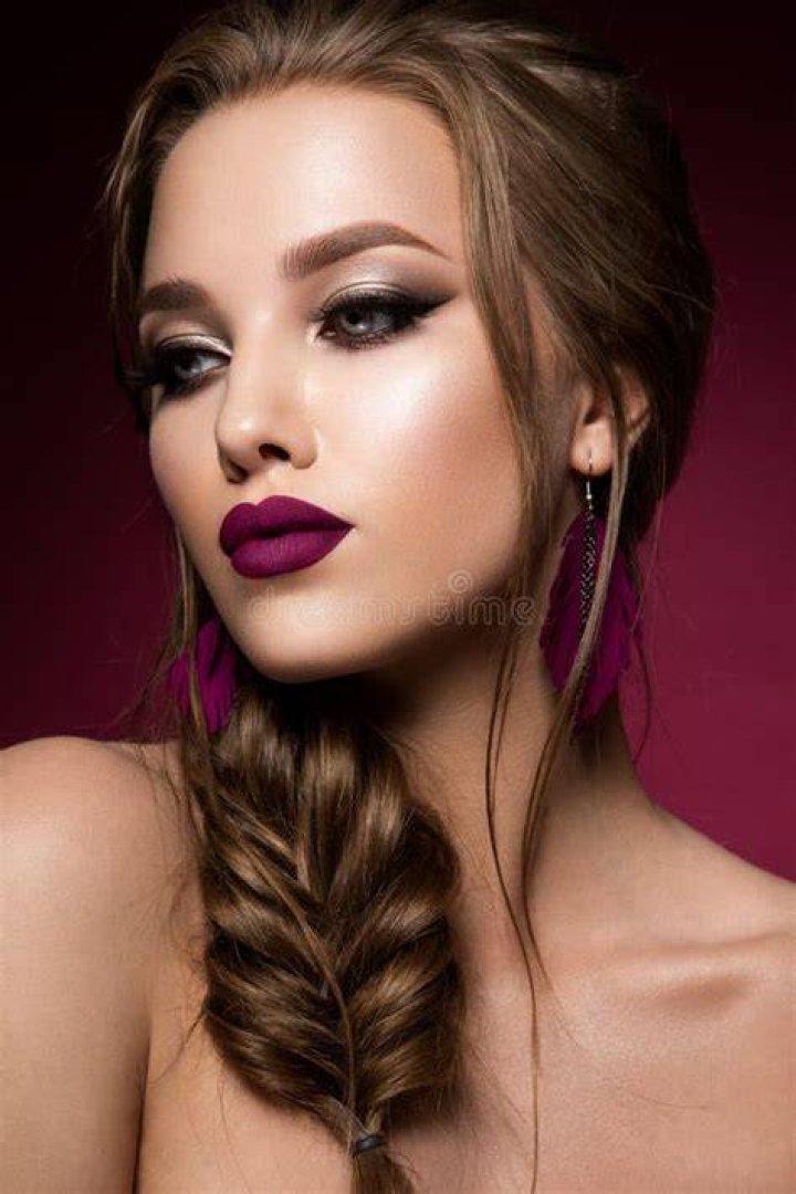 Make up. Glamour portrait of beautiful woman model with fresh makeup