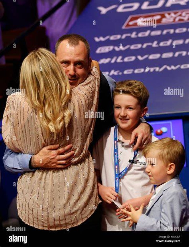 Mark Williams Wife breaks down in tears as he wins 2018 World Snooker