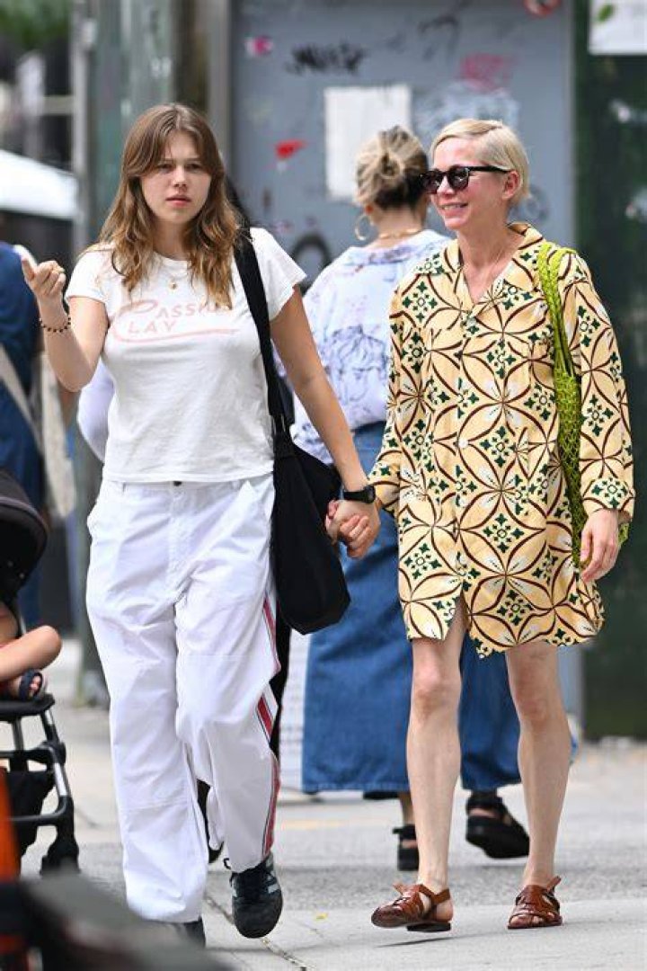 Matilda Ledger REUNITES WITH HEATH&rsquo;S FAMILY ﻿&hellip; in Australia! New Idea