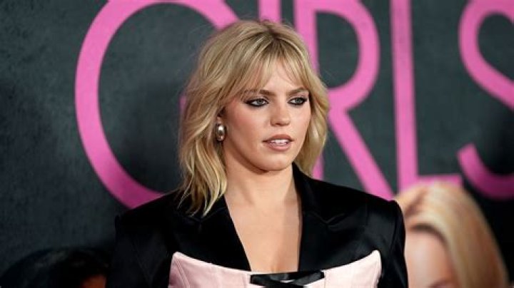 Mean Girls Actress Renee Rapp's Dating Life! Know Her Jimmy Awards, Vocal Type, Age, Net Worth, & More.
