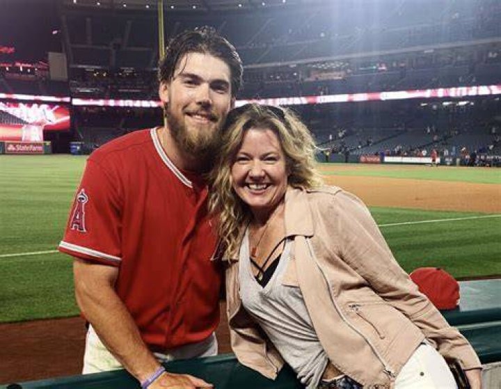 Meet Brandon Smileys mother, Brenda |