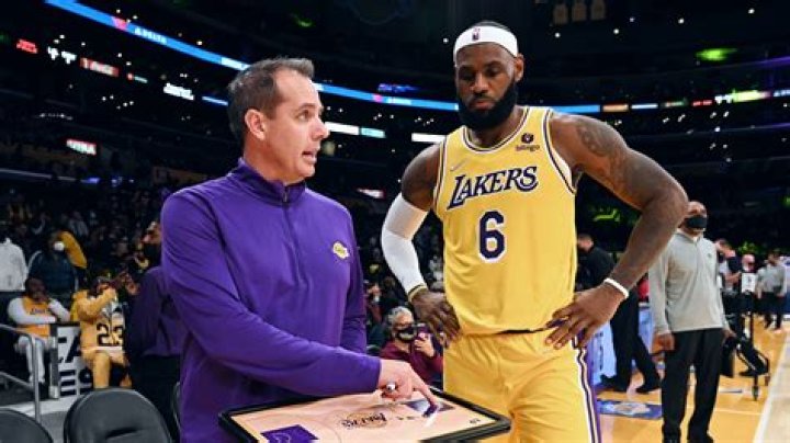 Meet family of former Lakers coach