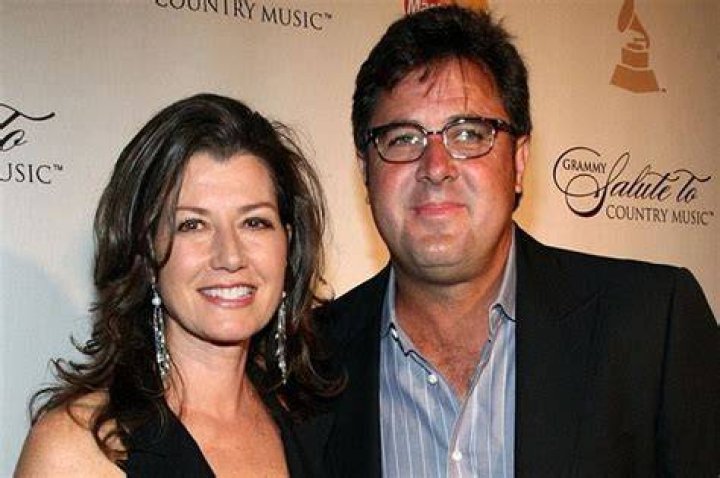 Meet Janis Oliver, Vince Gill's Ex-wife Who is a Singer