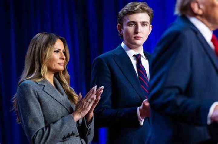 Melania Trump Barron había dado positivo a COVID19 Los Angeles Times