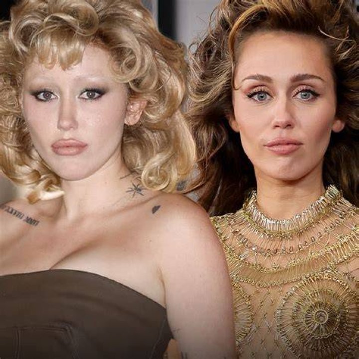 Miley Cyrus Miley Cyrus TheFappening Sexy Sideboobs at Oscar Party