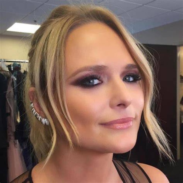Miranda Lambert face closeup