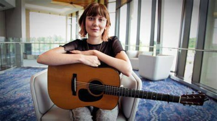 Molly Tuttle Is a Top Bluegrass Guitarist. She’s Also a Lot More. The