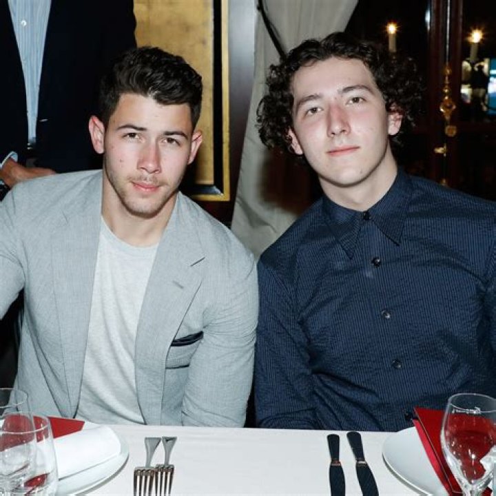 Nick Jonas Siblings Meet Frankie, Joe And Kevin
