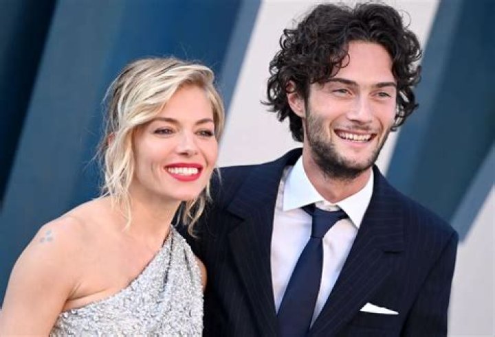 Oli Green Wiki, Biography, Height, Girlfriend, Age, Net Worth, Parents