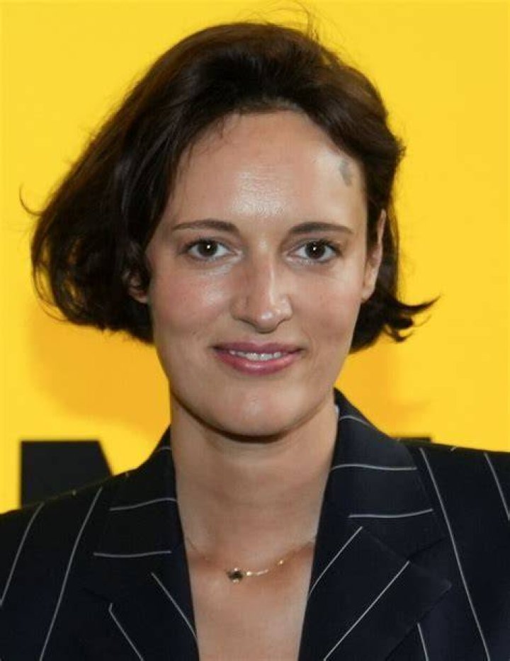 Phoebe Waller-Bridge dishes on viral Emmy photo, the darker, ruder 'Fleabag: Live' with Stephen Colb