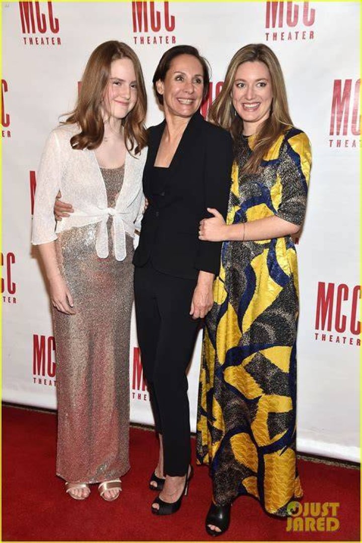 Photo laurie metcalf gets support from daughters greta gerwig at