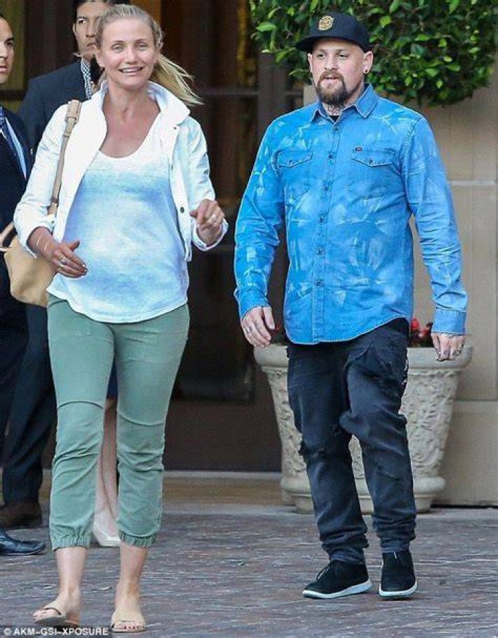 Pictures of Cameron Diaz Pregnant on Set in Atlanta POPSUGAR Celebrity