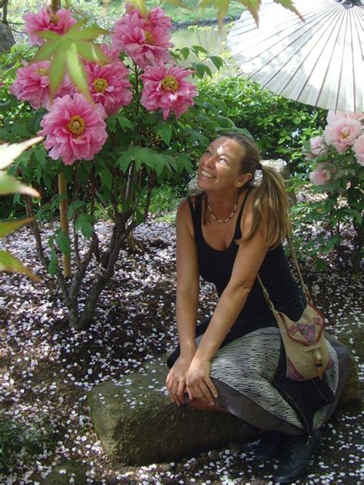 Placenta Artist Alison Brierley Wild woman, Celebrities