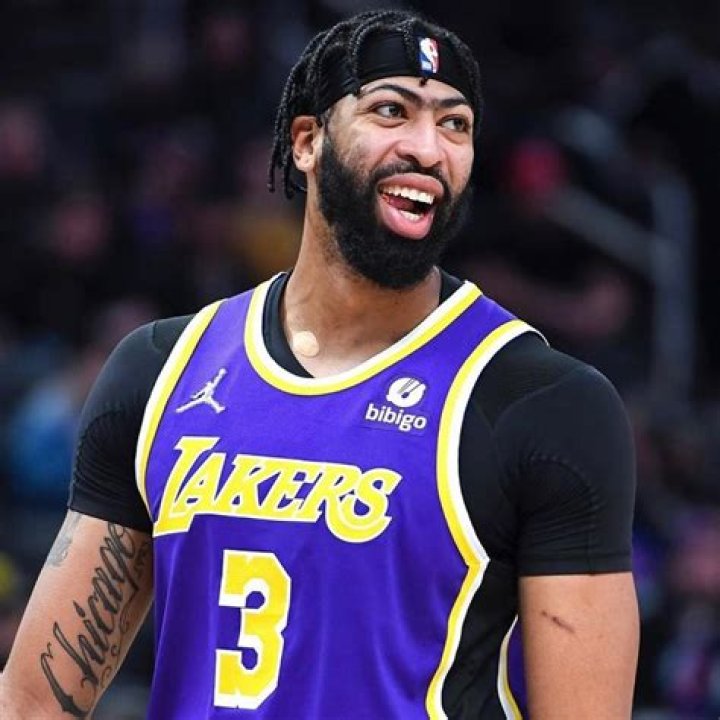 Professional basketball player Anthony Davis, left, and Erainer Davis