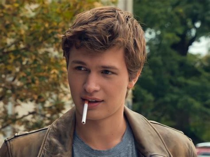 Quel &acirc;ge a Augustus Waters ? Rankiing Wiki Facts, Films, S&eacute;ries