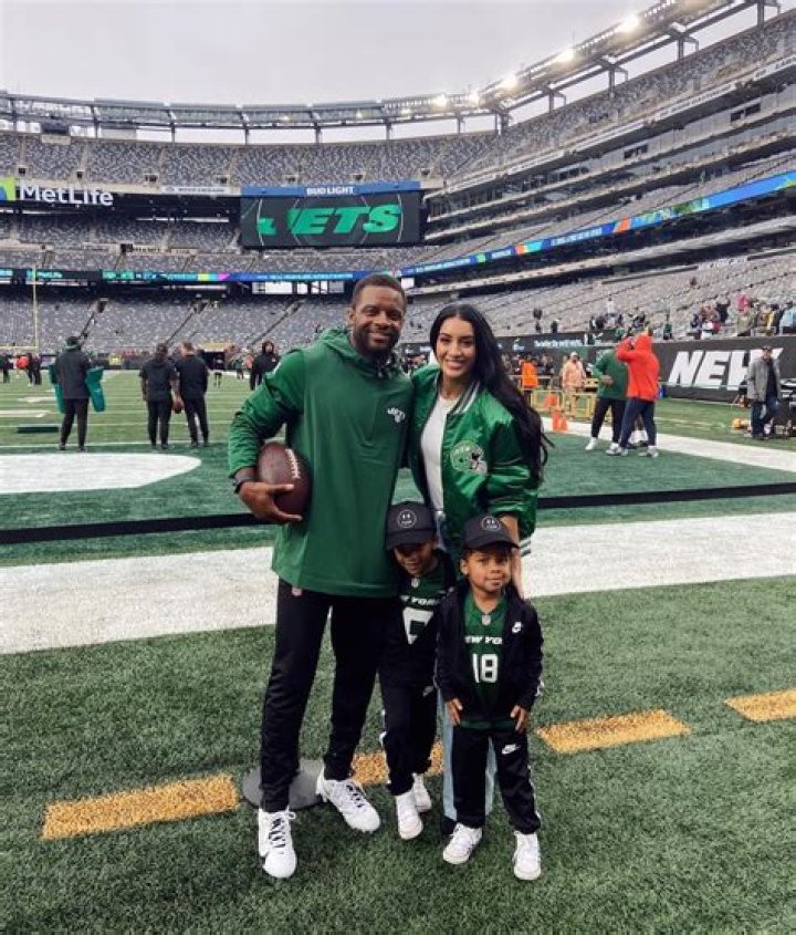 Randall Cobb Tour NFL Star ’s Family Home, Which Is a Study in Cooly