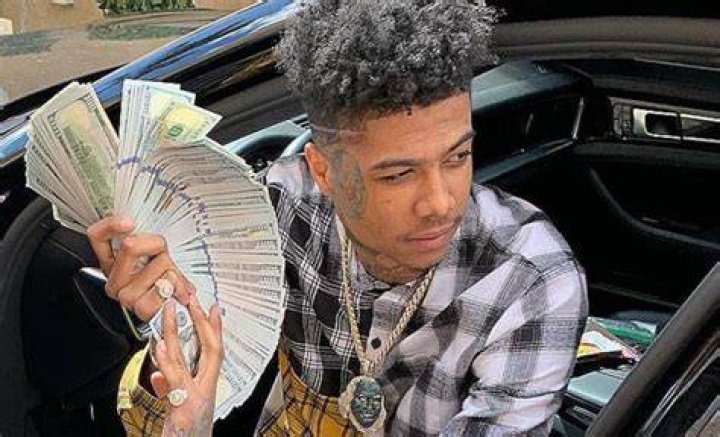 Rapero Blueface celebra regalando dinero a los pobres, El Siglo de Torreón