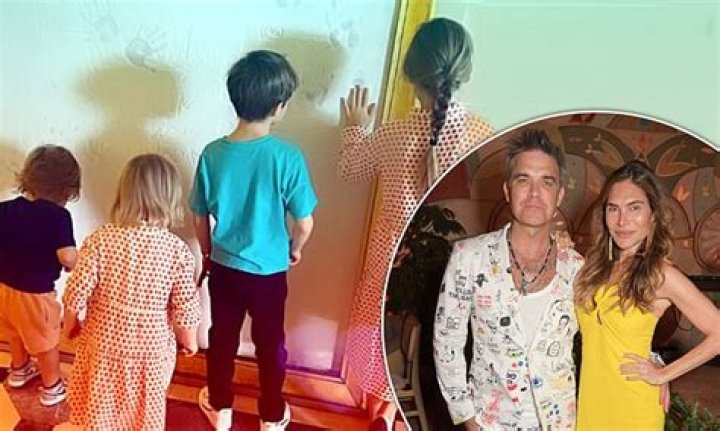 Robbie Coltrane&rsquo;s Kids Meet His Children and Family In Touch Weekly