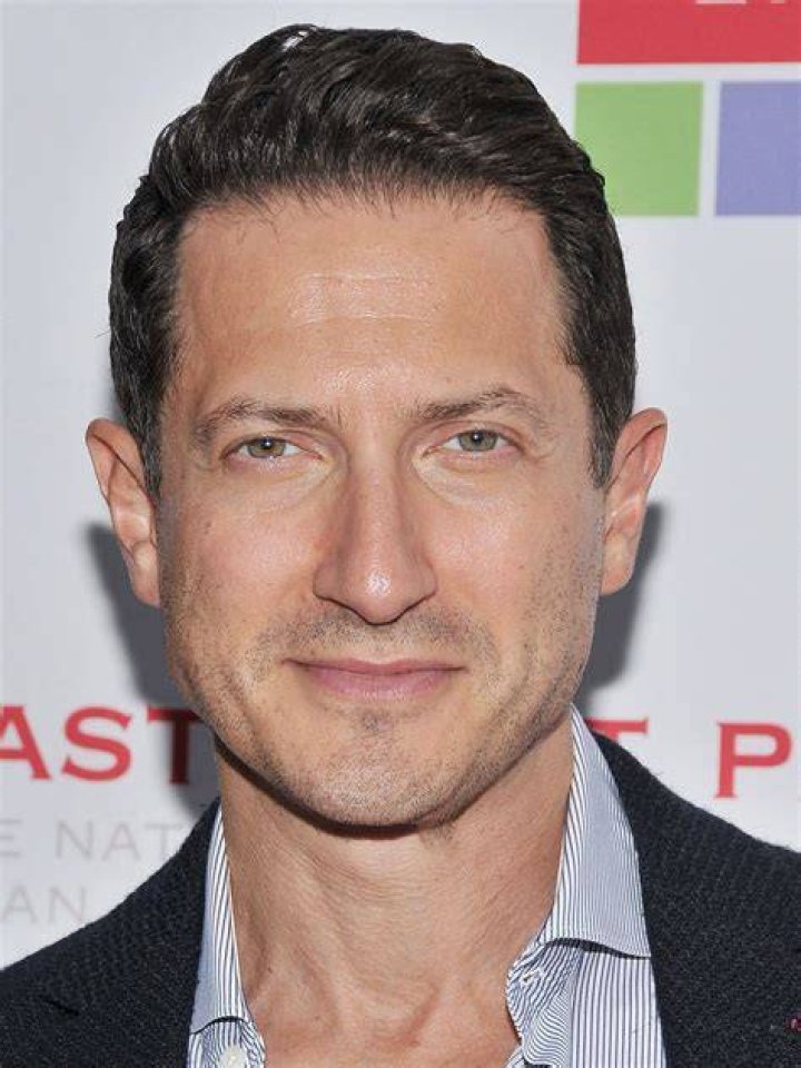 Sasha Roiz Sasha roiz, Attractive celebrity, Couple photos
