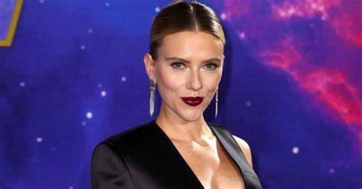 Scarlett Johansson Proves the ExposedBra Illusion Is the Next Red