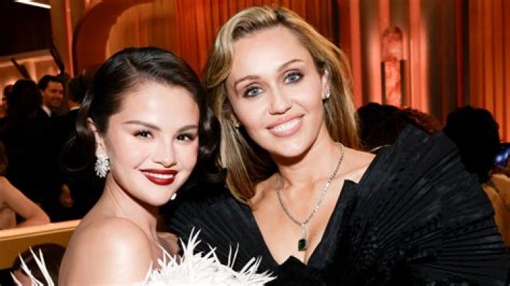 Selena Gomez el&aacute;rulta Miley Cyrusnak, hogy bipol&aacute;ris