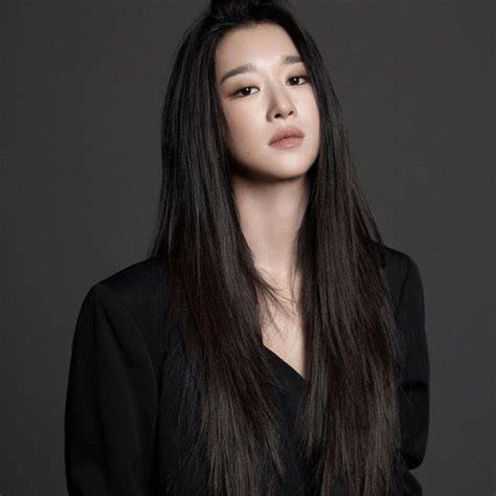 Seo Ye Ji Từ sinh vi&ecirc;n trường b&aacute;o đến n&agrave;ng &ldquo;đi&ecirc;n nữ&rdquo; khuynh đảo m&agrave;n ảnh