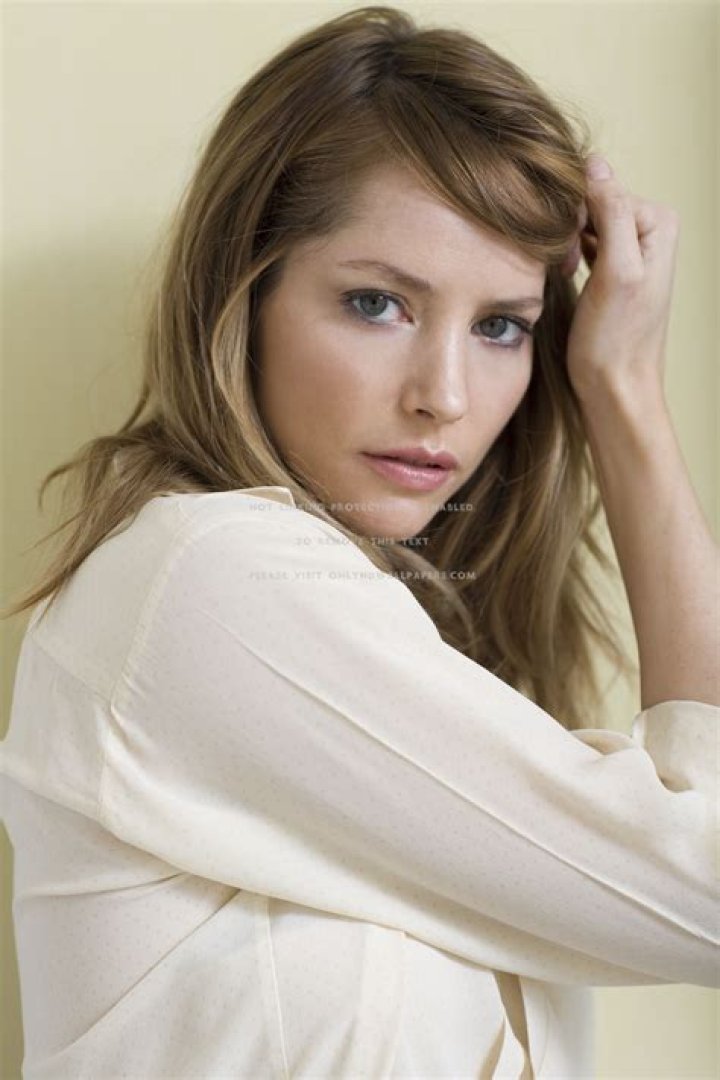 Sienna Guillory very young