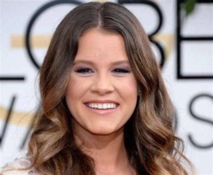 Sosie Bacon Age, Height, Weight, Boyfriend, Early Life, Education, Career, Net Worth & Philanthropic Ventures |
