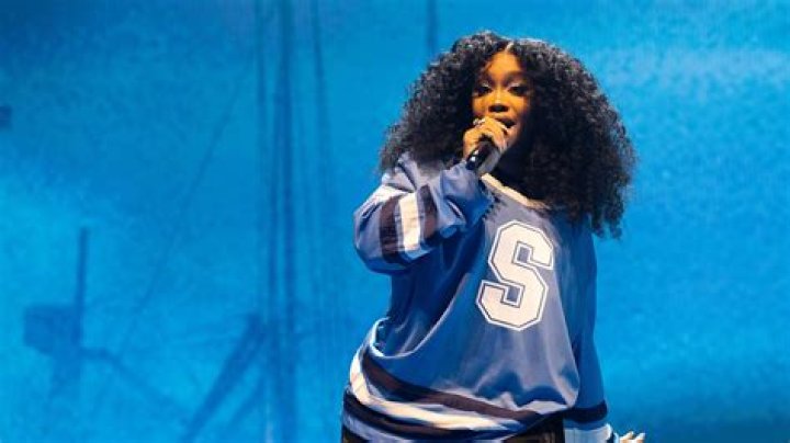 SZA Says She and ExBoyfriend Drake Are 'Cool' While Comparing Him to
