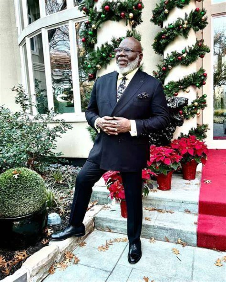 TD Jakes Trending, Know Why! Cassie Kim Porter Burner's Phone Handed