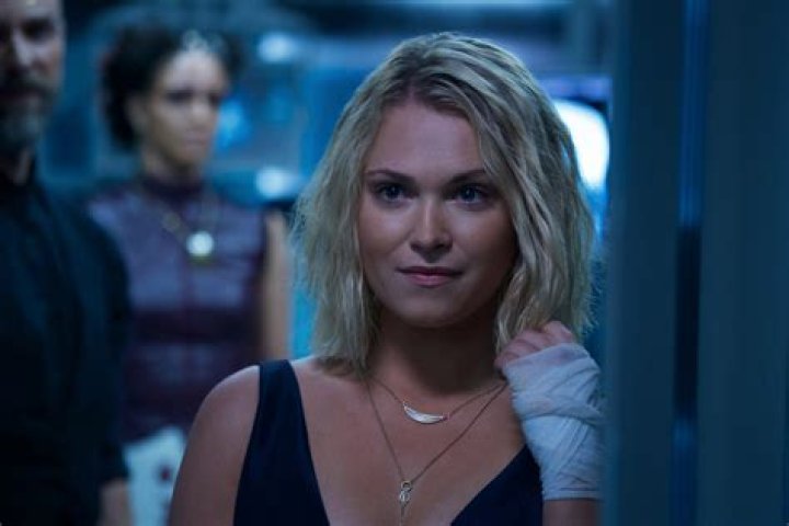 The 100 Eliza Taylor Talks Clarke's Fate and Introducing 'Sociopathic