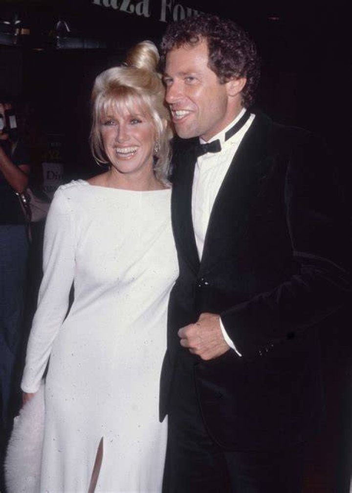 The TV host Alan Hamel's marital life with Suzanne Somers.
