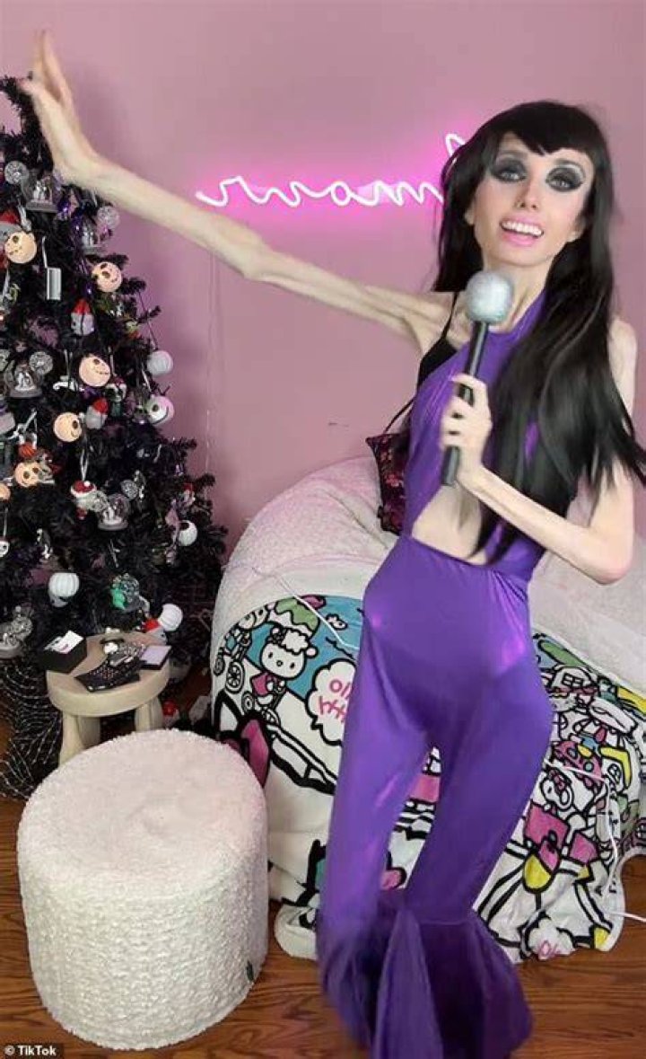 The "Youtuber Eugenia Cooney Flashed Video Viral On" Phenomenon
