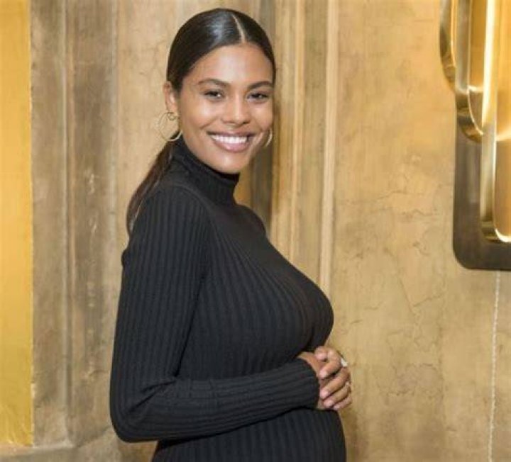 Tina Kunakey explique pourquoi elle poste des photos sexy d&rsquo;elle sur