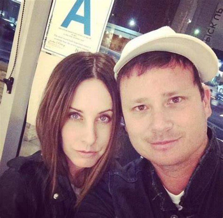 Tom DeLonge Ehefrau, Verm&ouml;gen, Gr&ouml;&szlig;e, Tattoo, Herkunft 2024 Taddlr