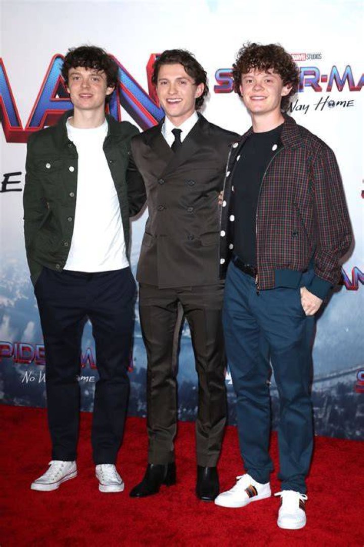 Tom Holland Siblings, Dad ,Age, Twin Brother |