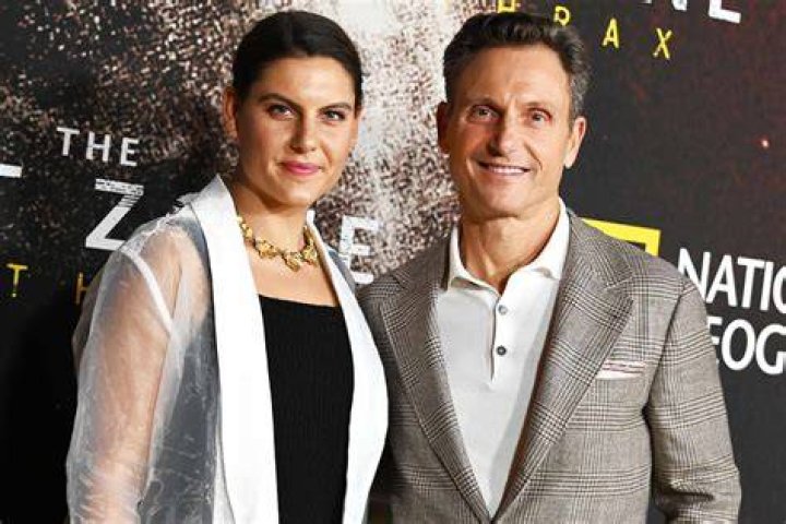 Tony Goldwyn 2024 Wife, net worth, tattoos, smoking & body facts Taddlr