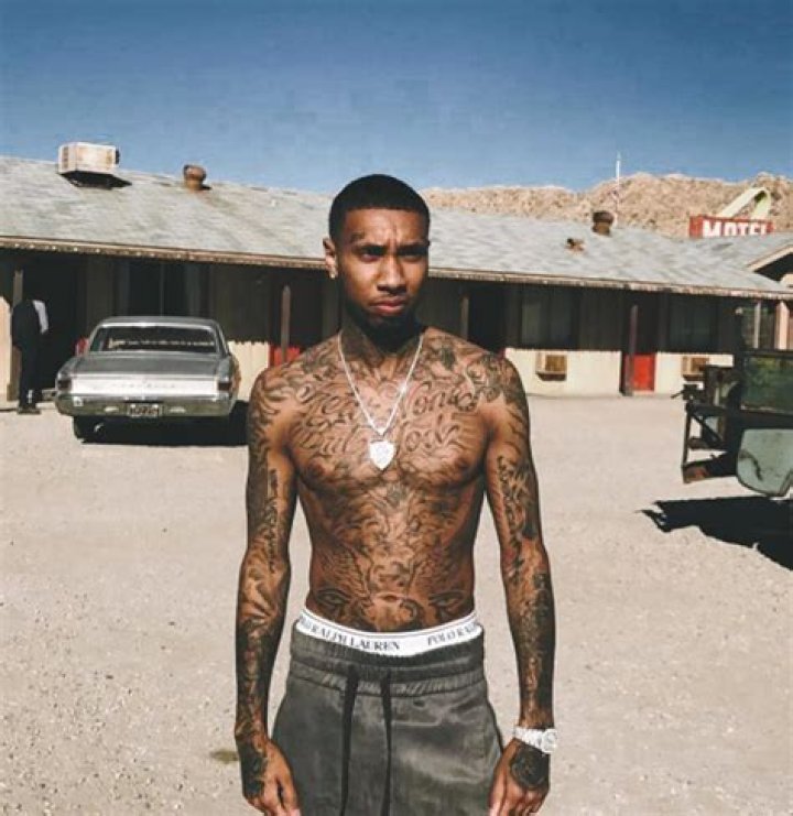 Tyga Shirtless 1074x1466 Wallpaper teahub.io