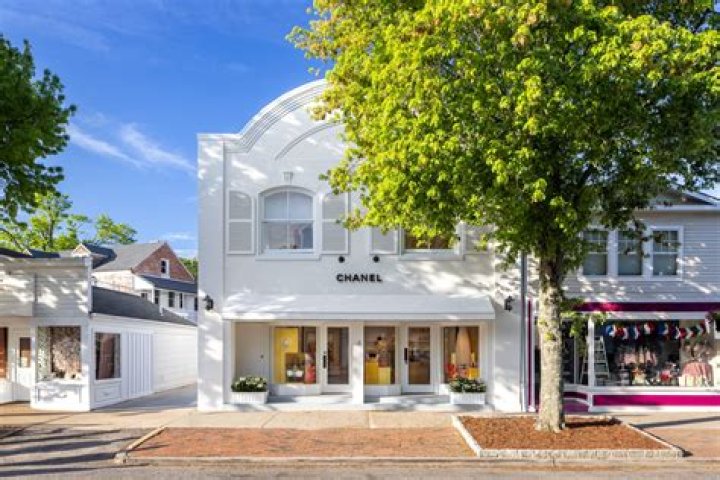 Uncover The Allure: Chanel's Enchanting Hampton Photos