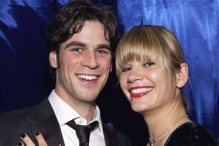 Uncover The Enduring Bond: Eddie Cahill's Wife Revealed
