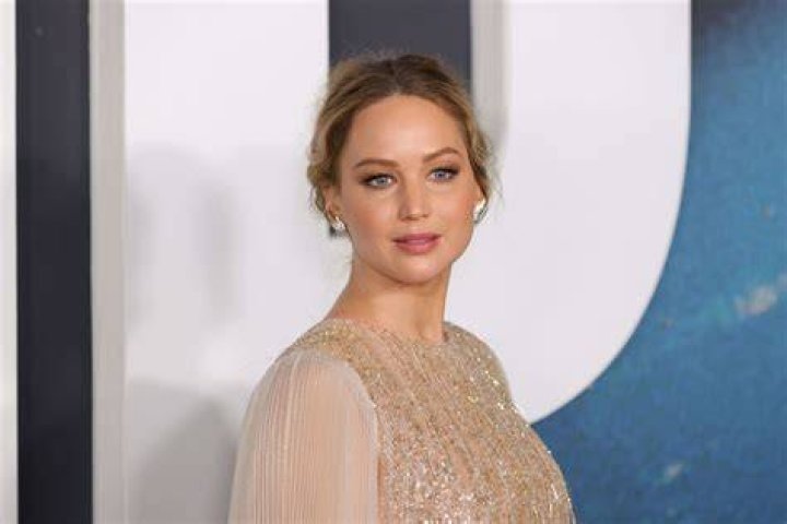 Uncover The Secrets: Jennifer Lawrence's Height Unveiled