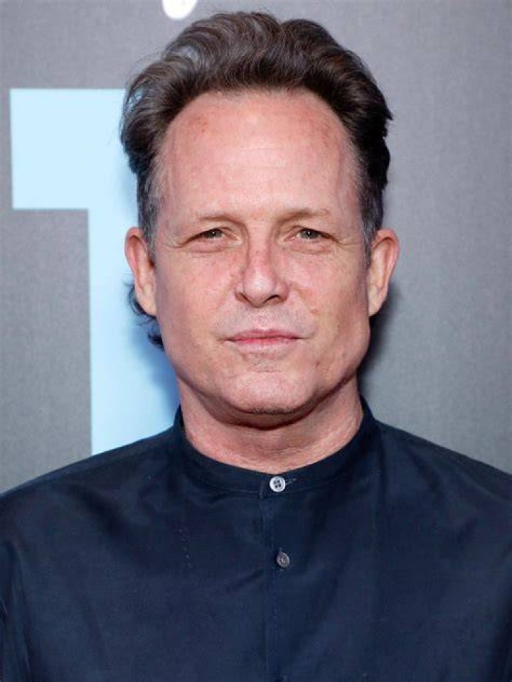 Unveiling Dean Winters' Marital Status: Uncovering The Truth