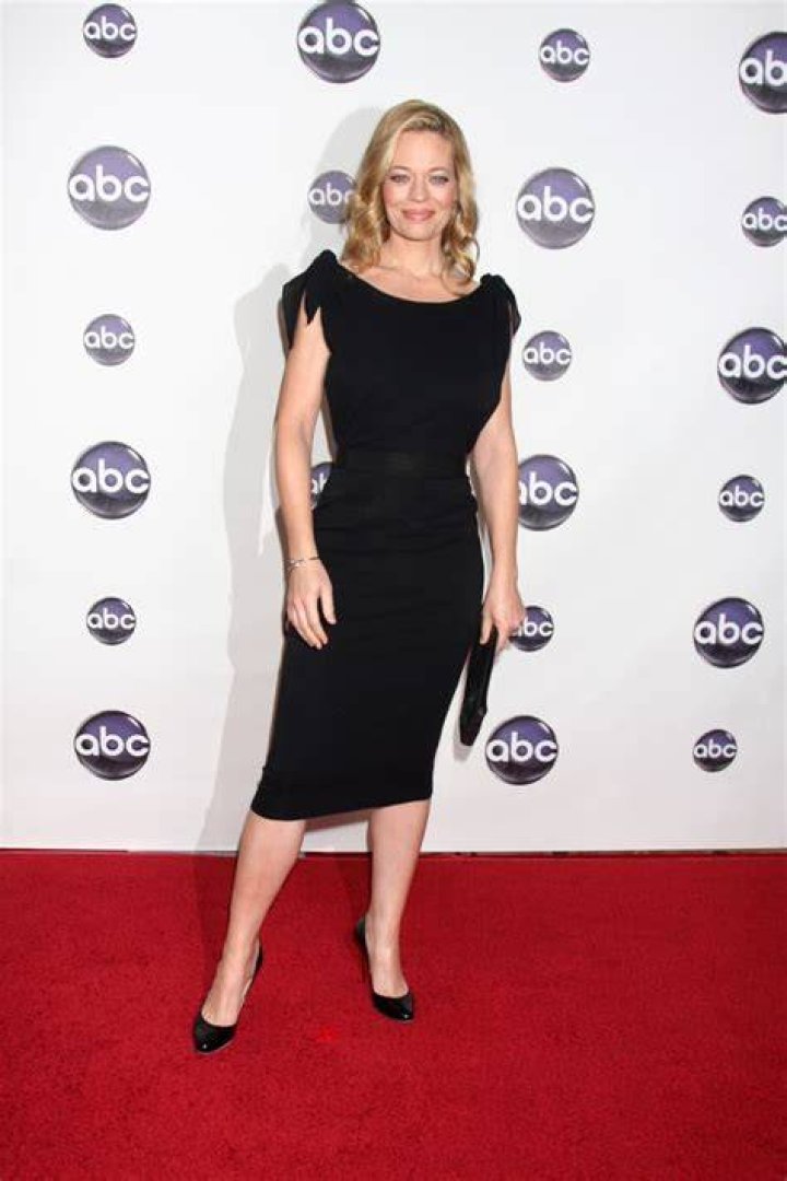 Unveiling Jeri Ryan's Body Measurements: Discoveries And Insights